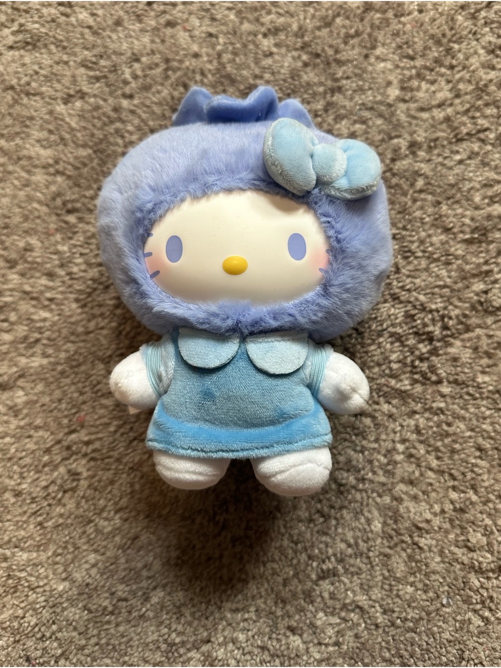 Hello Kitty Fruity Paradise Vinyl Plush Pendant - Sweet and Sour Blueberry - Picture 2 of 3